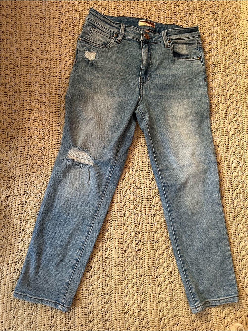 Kut from the Kloth Light Blue Denim Jeans with Copper Patch